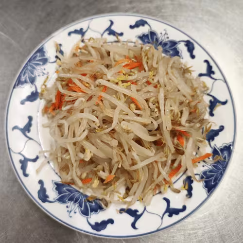 Sojabohnensprossen Salat
