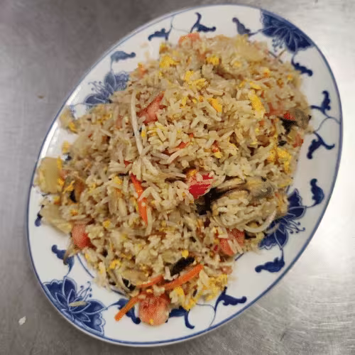 Gebratener Reis mit Meeresfrüchten, Ananas und Thai-Basilikum