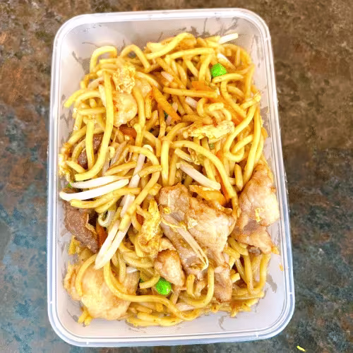 Gebratener Nudeln mit 3 Sorten Fleisch