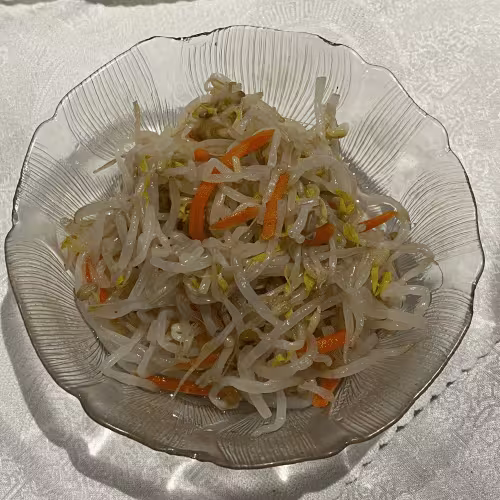 Sojabohnensprossen Salat