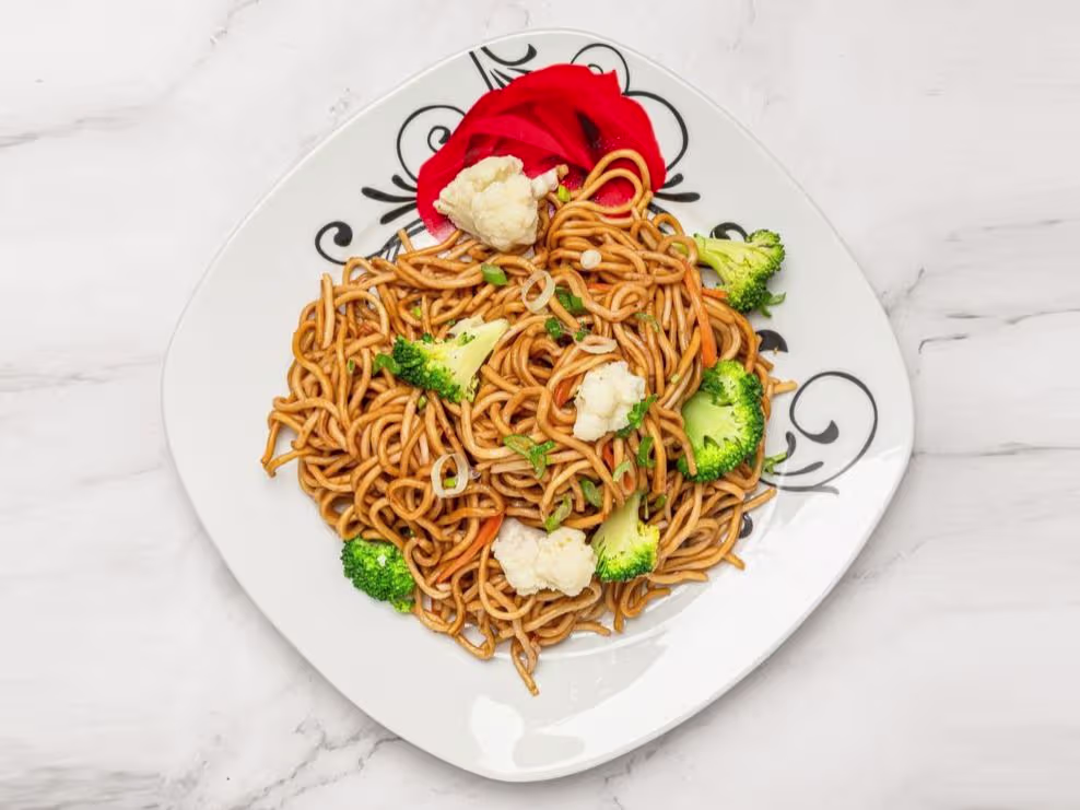 Gebratene Nudeln mit Gemüse (vegetarisch)