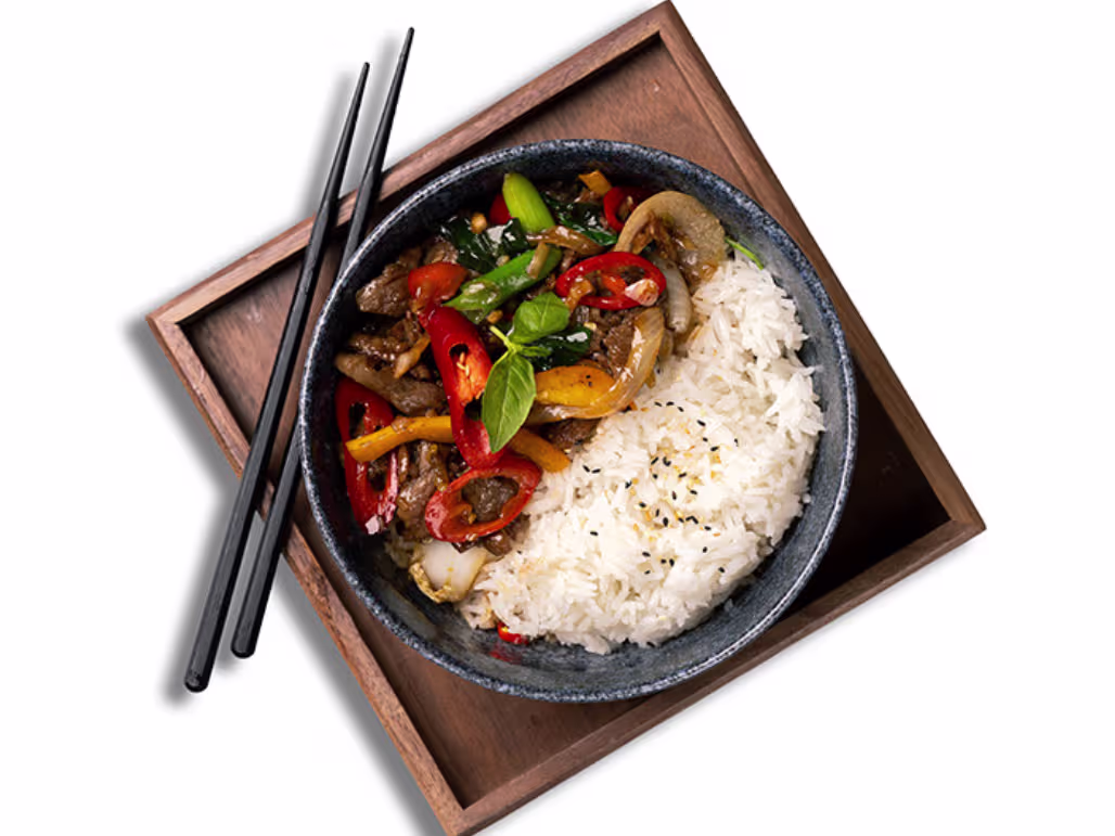 Reisschale Chili Beef und Thaibasilikum