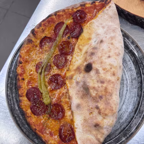 Pizza Halbmond (scharf)
