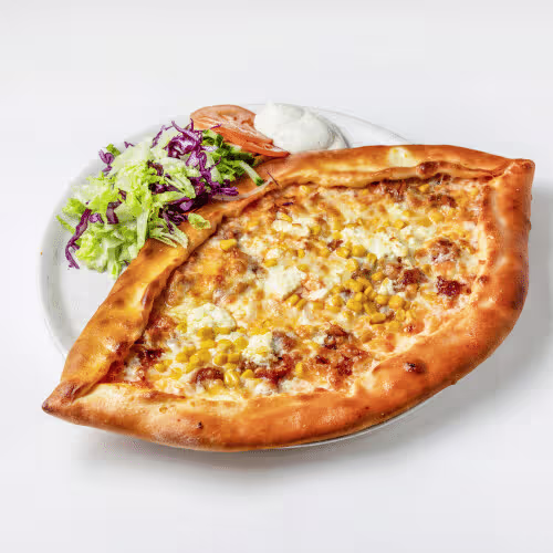 Pide mit 4 Käsesorten und Ei