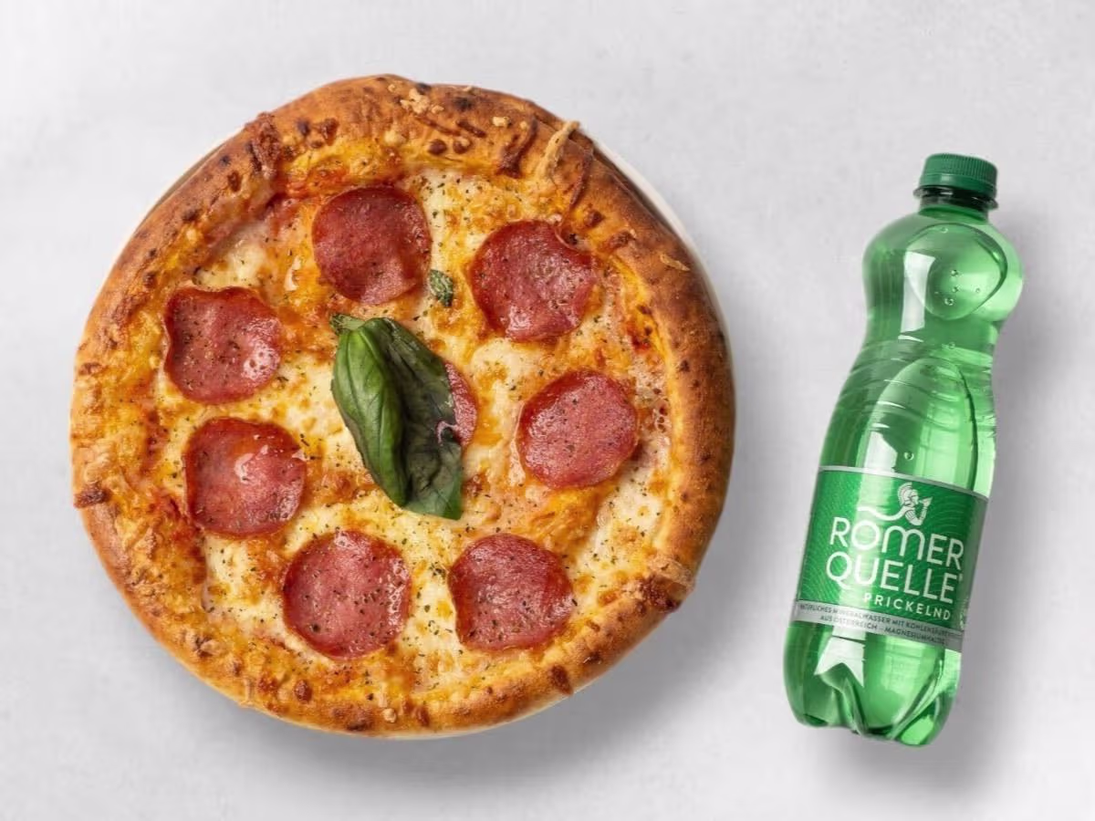 Pizza + Mineralwasser