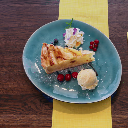 Hollers Apple Pie
