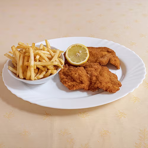 Hühnerschnitzel, frisch mit Pommes