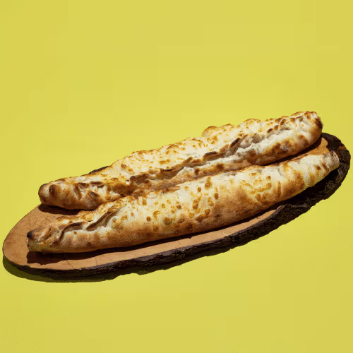 Gefülltes Pizzabrot mit Thunfisch und Mais