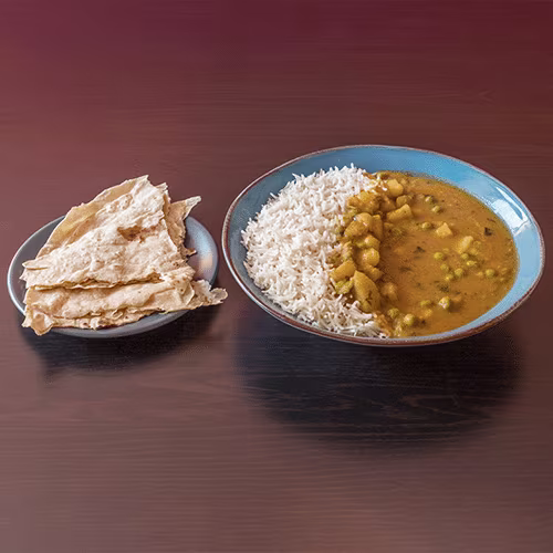 Tages curry mit Reis und Chapati