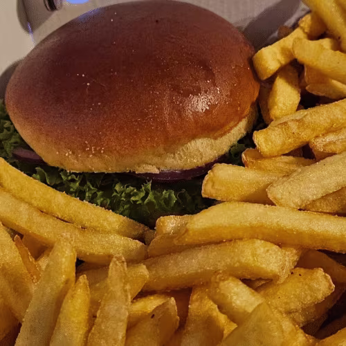 XXL Zinger Chicken Burger mit Pommes