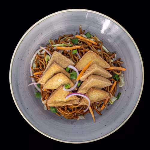 Nudel-Box mit Tofu