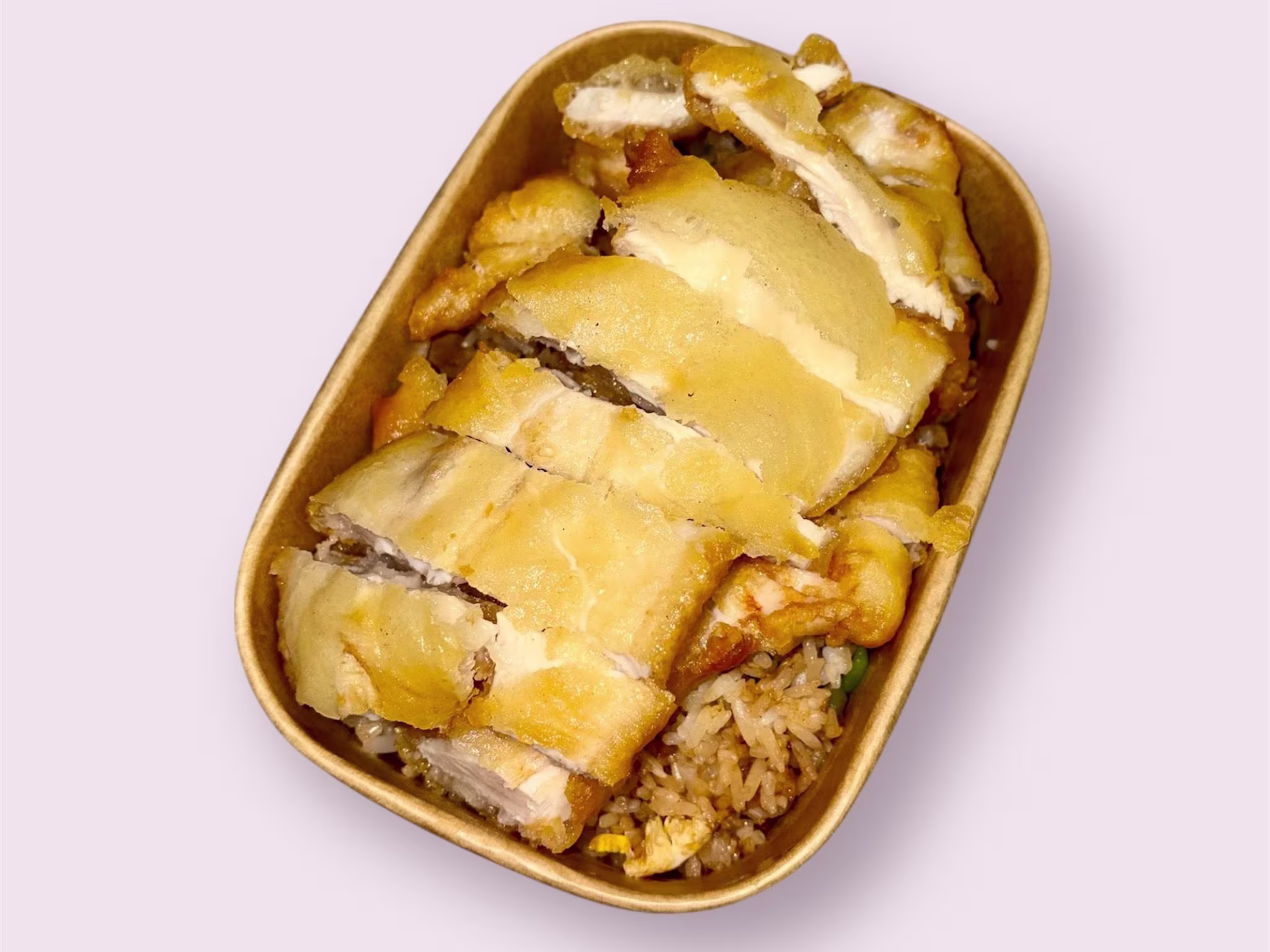 Gebackene Hühnerbrust auf gebratenem Reis