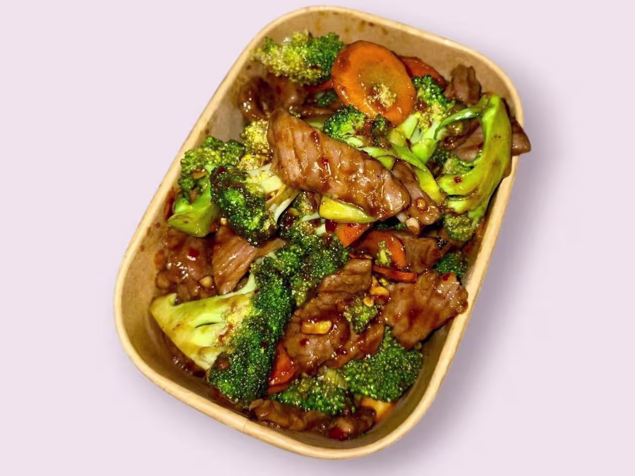Rindfleisch mit Brokkoli und Chinasauce (scharf)