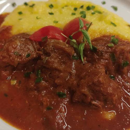Hausgemachtes Kalbsgulasch