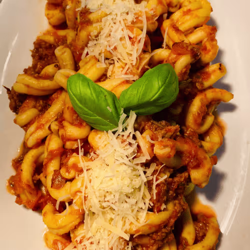 Tagliatelle bolognese mit Parmesan