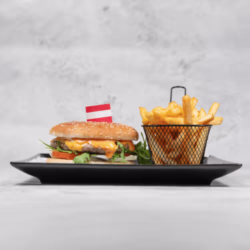 Cheeseburger mit Pommes frites