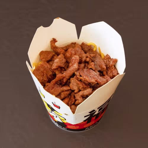 Nudel-Box mit Rindfleisch
