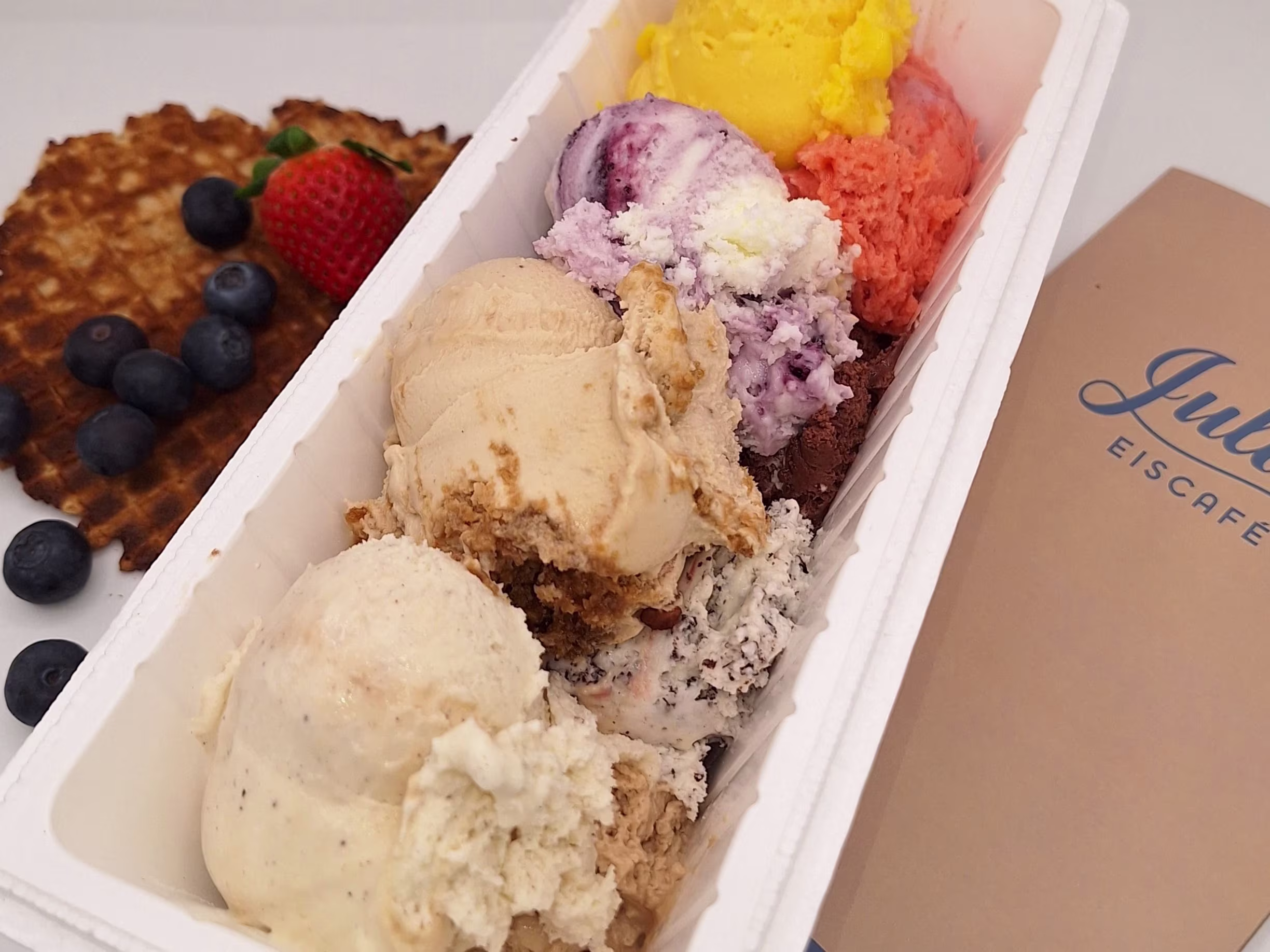 Eisbox mit 5 Kugeln nach Wahl