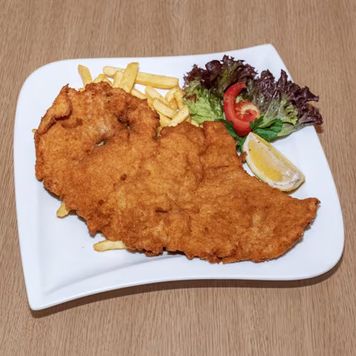 Schweinsschnitzel nach Wiener Art mit Pommes frites