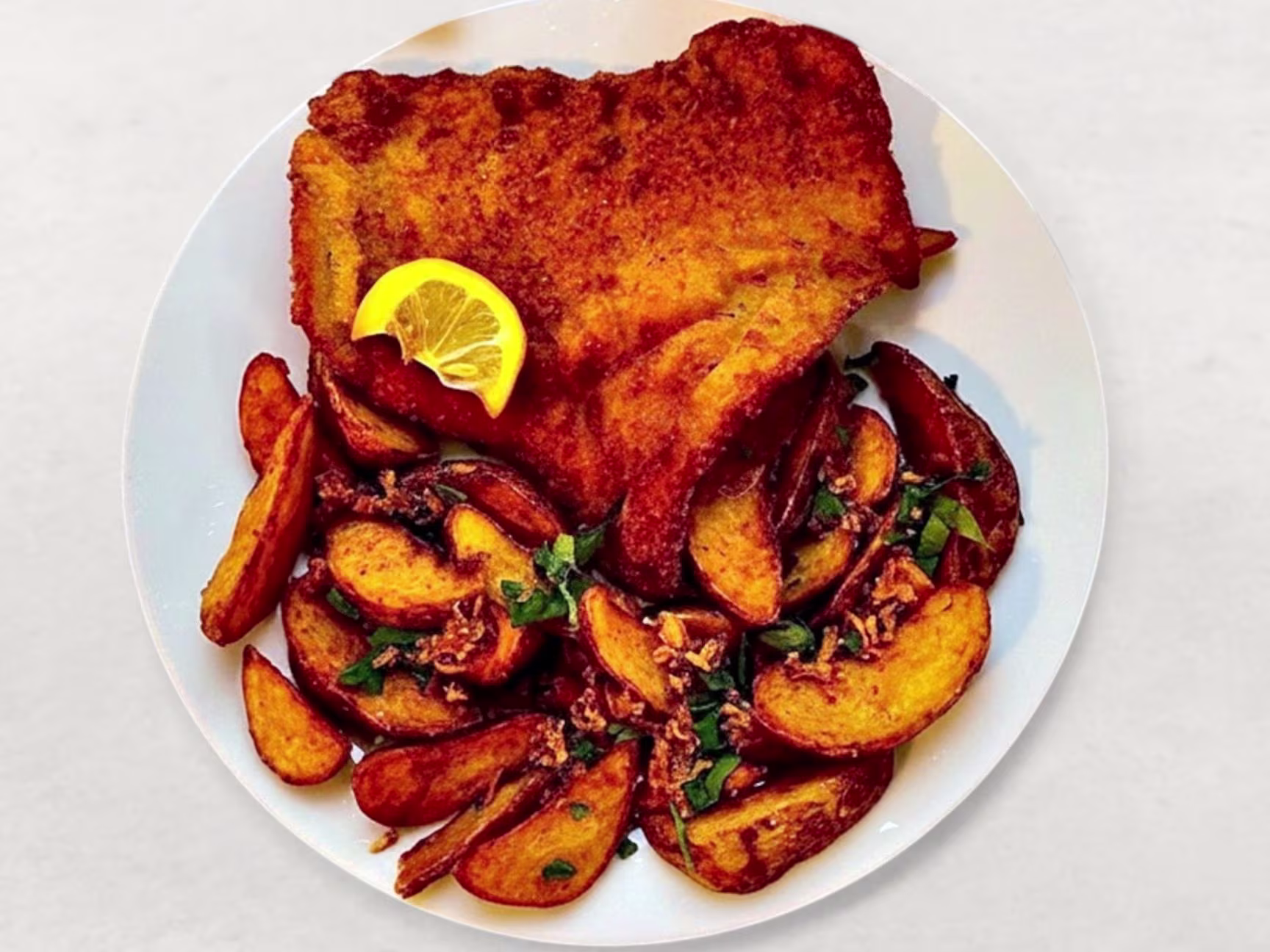 Schweineschnitzel mit Pommes