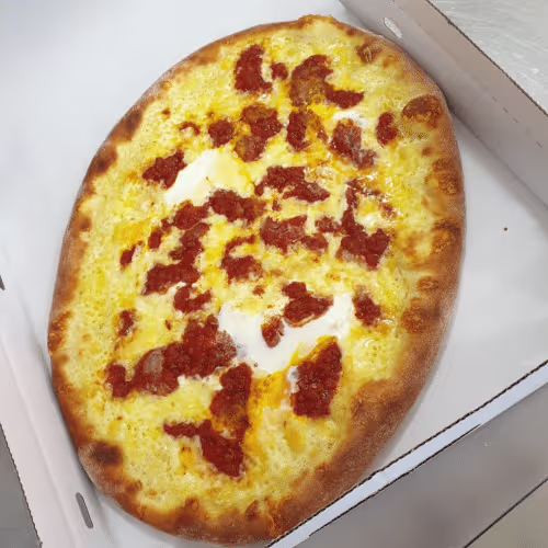 Pide mit Faschiertem und Ei