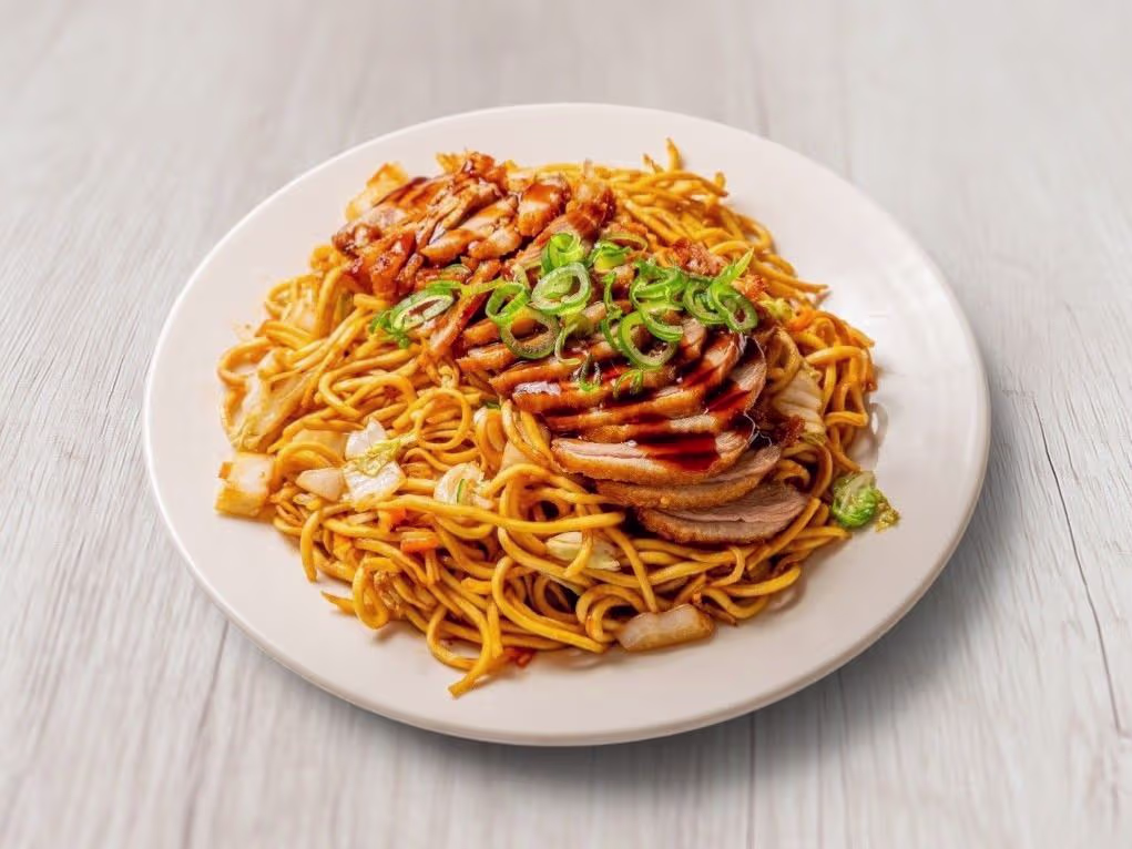 Gebratene Nudel mit Hühnerfleisch