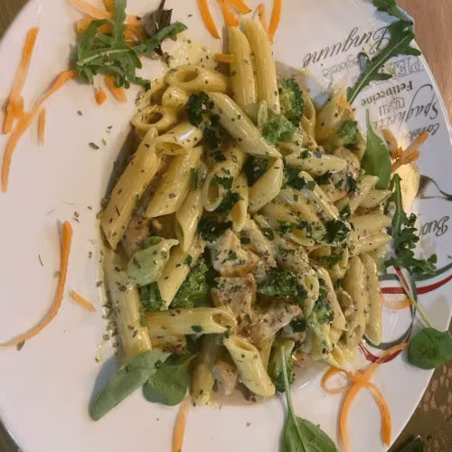 Penne con Broccoli e Pollo