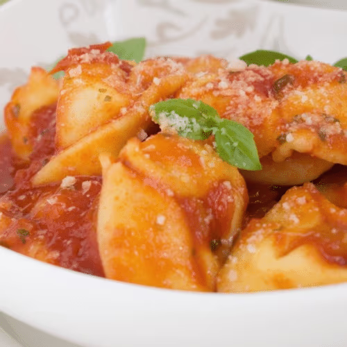 Tortellini mit Tomaten sauce