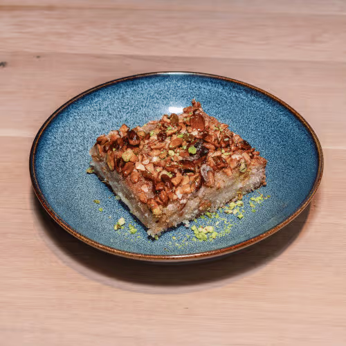Grießkuchen mit Nüsse