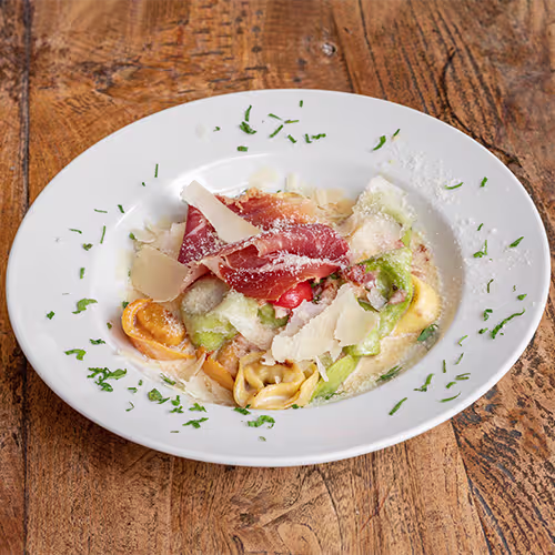 Tortelloni con Prosciutto e Panna