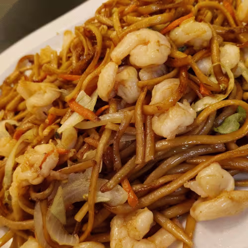 Gebratene Nudeln mit Shrimps