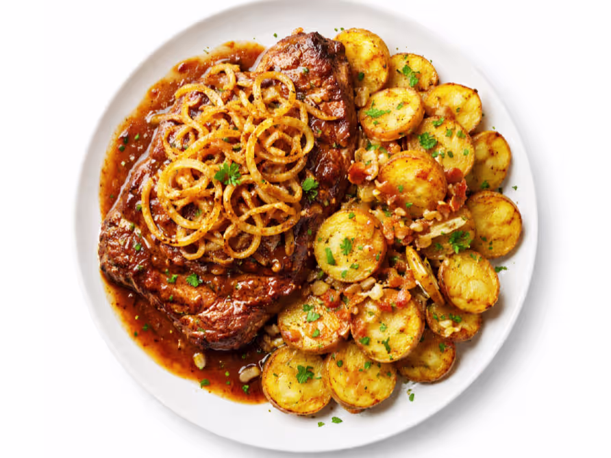 Zwiebelrostbraten mit Bratkartoffeln