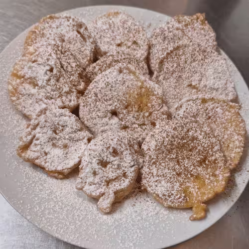 Apfelspalten im Backteig