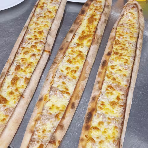 Salami Pide (ohne Salat)