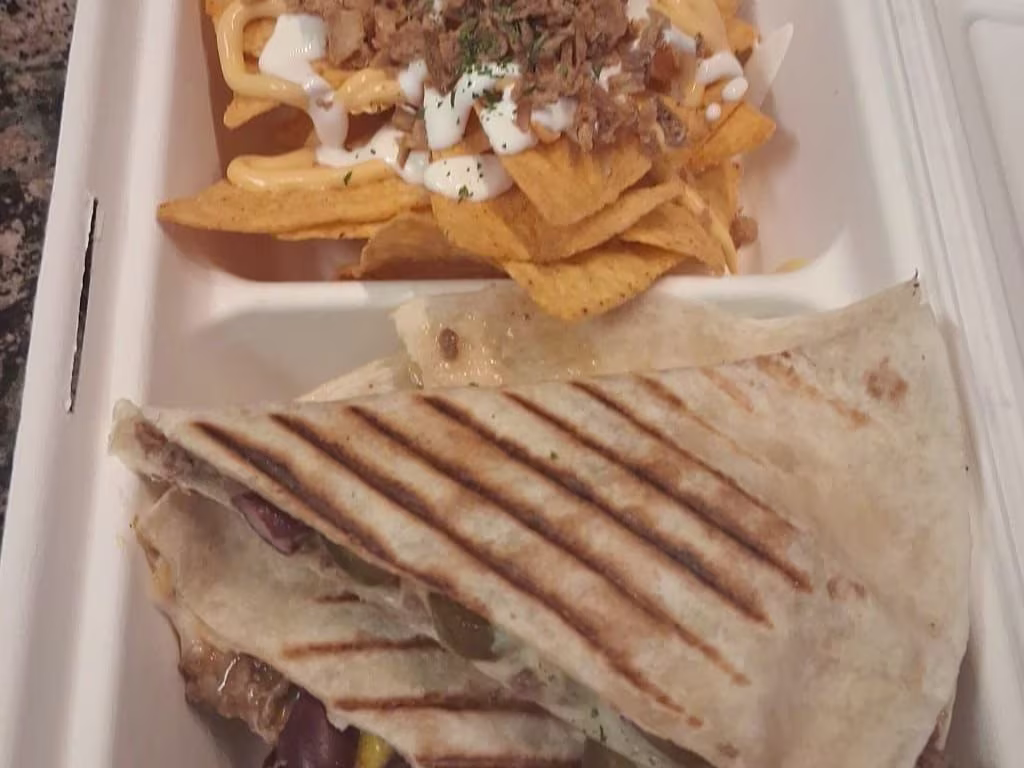 Cilli con Carne Quesadilla