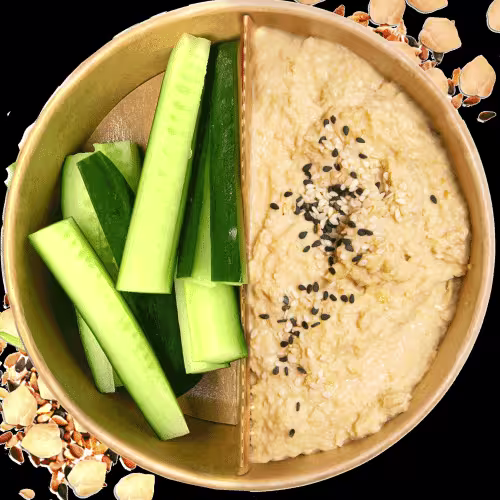 Hausgemachter Hummus mit Gurken-Sticks