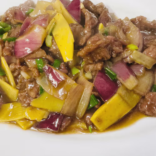 Rindfleisch mit Zwiebeln