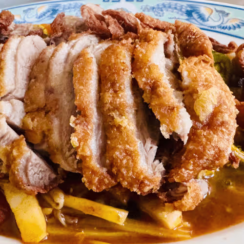 Gebratene Entenbrust in Yuxiang-Sauce (scharf)