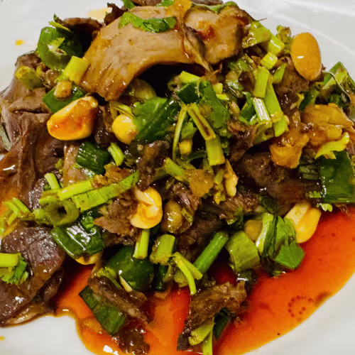 Rindfleisch in Scheiben in scharfer Sauce
