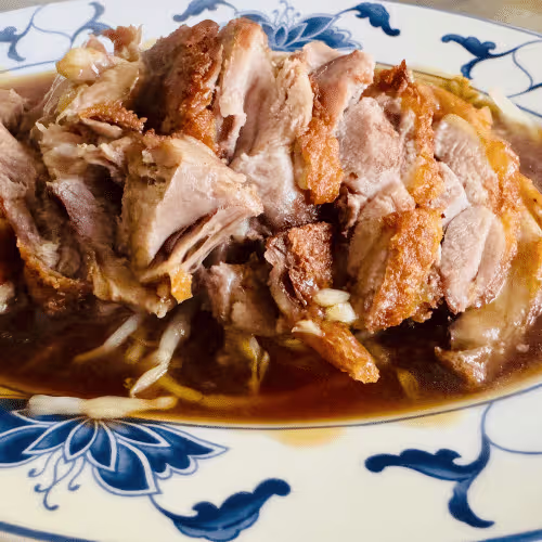 Gebratene Ente mit milder Sichuansauce