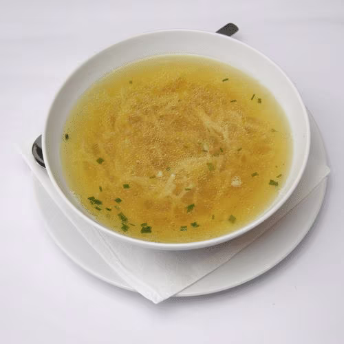Rindsuppe mit Nudeln
