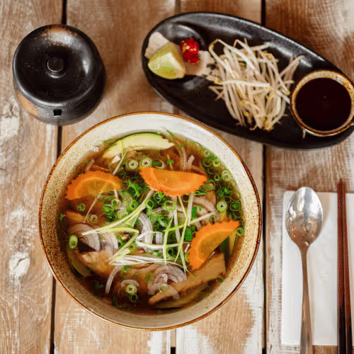 Pho Seitan und Gemüse (Vegan)