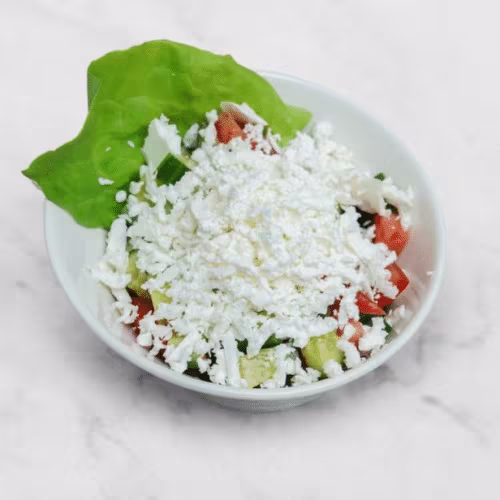 Gemischter Salat mit geriebenem Feta (Šopska Salata) (Groß)
