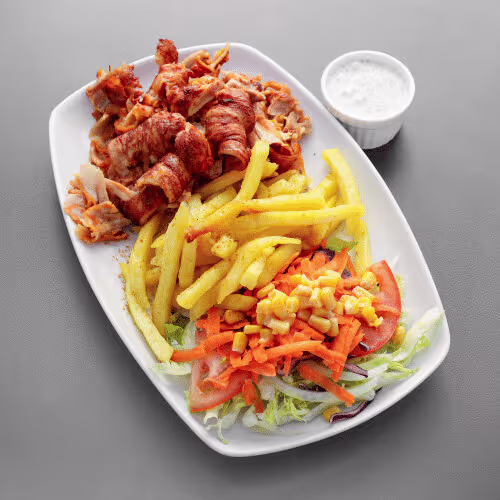Döner-Teller mit Pommes frites und Salat