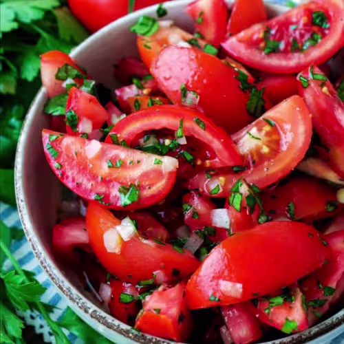 Tomatensalat mit Zwiebel