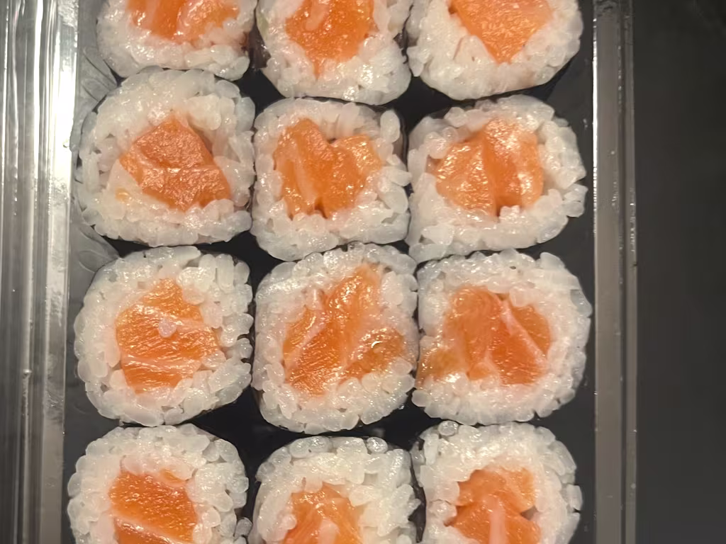Lachs Maki (12 Stück)