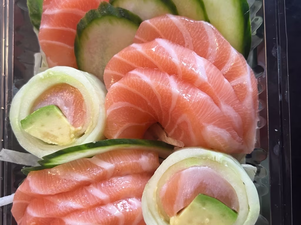 Lachs Sashimi (12 Stück)