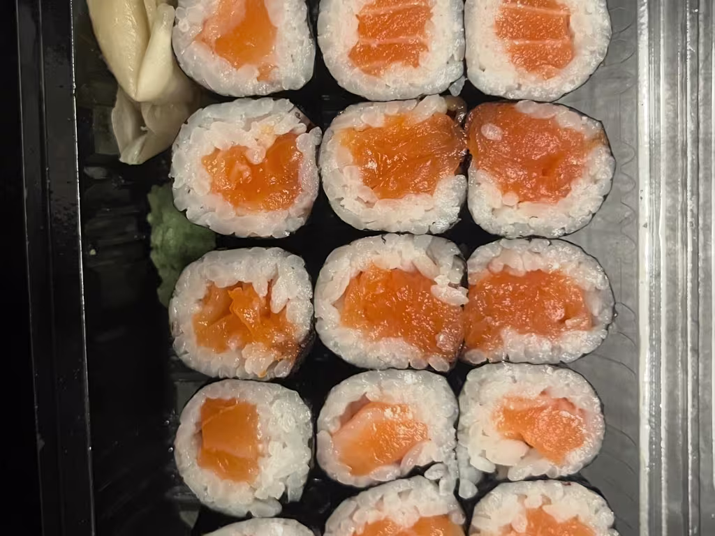 Lachs Maki (18 Stück)