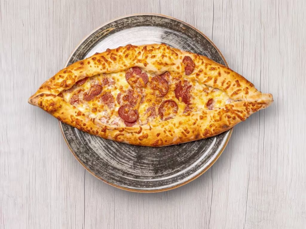 Pide mit Sucuk