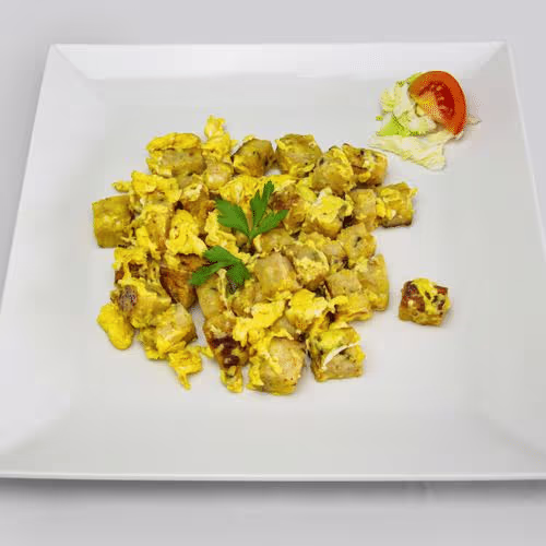 Knödel mit Ei und Salat